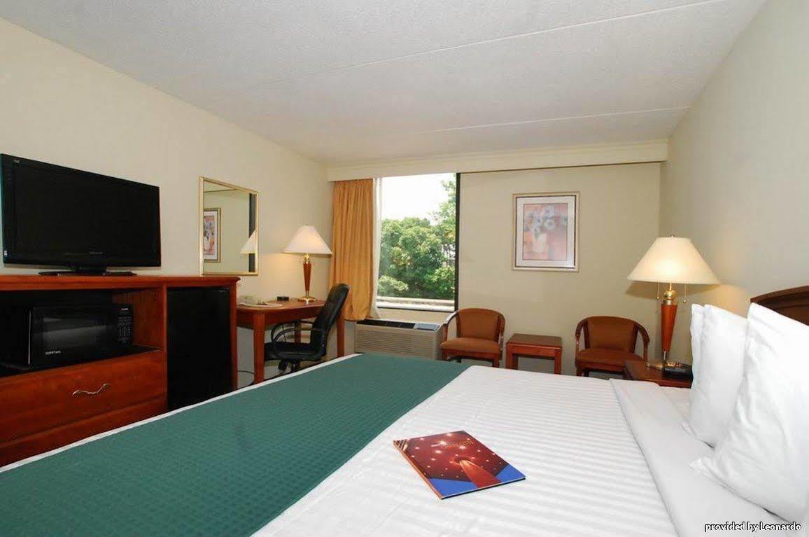 Best Western Plus Lower South End Шарлотт Номер фото